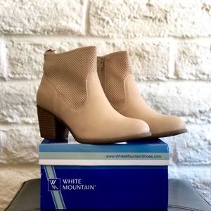 *SOLD* NEW White Mountain Grace Booties